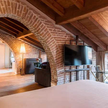 Pavillon Πεσκιέρα ντελ Γκάρντα