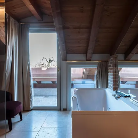 Pavillon Hotel *