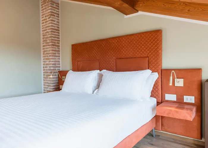 Pavillon Hotel *