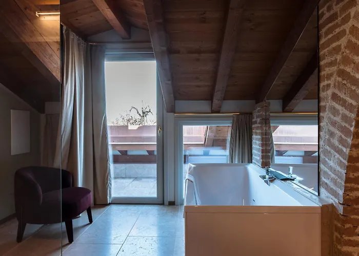 Pavillon Hotel *