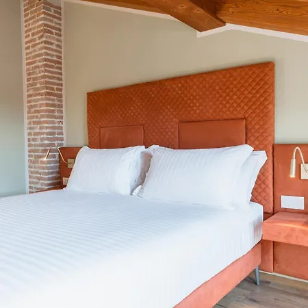 Pavillon Hotel *